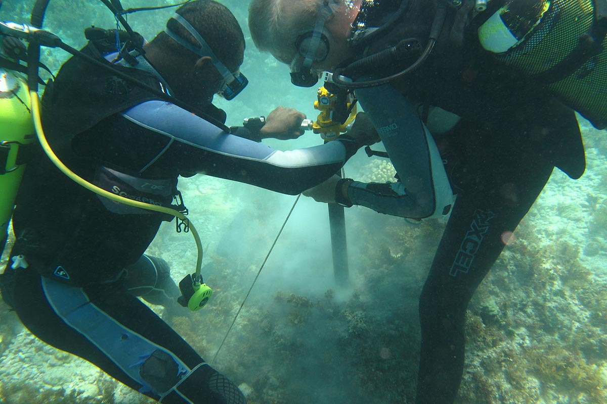 Hydraulic underwater drilling